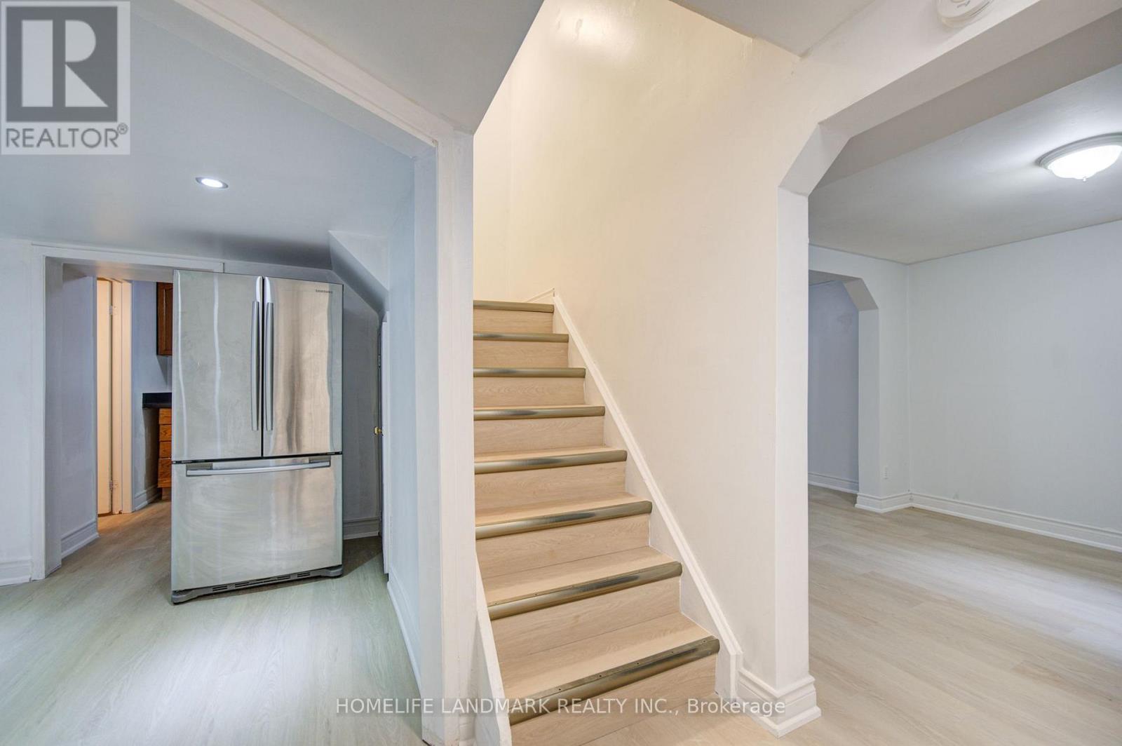 1091 QUEENS AVENUE - 36