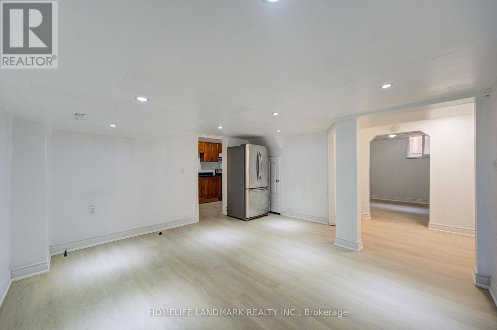 1091 QUEENS AVENUE - 37