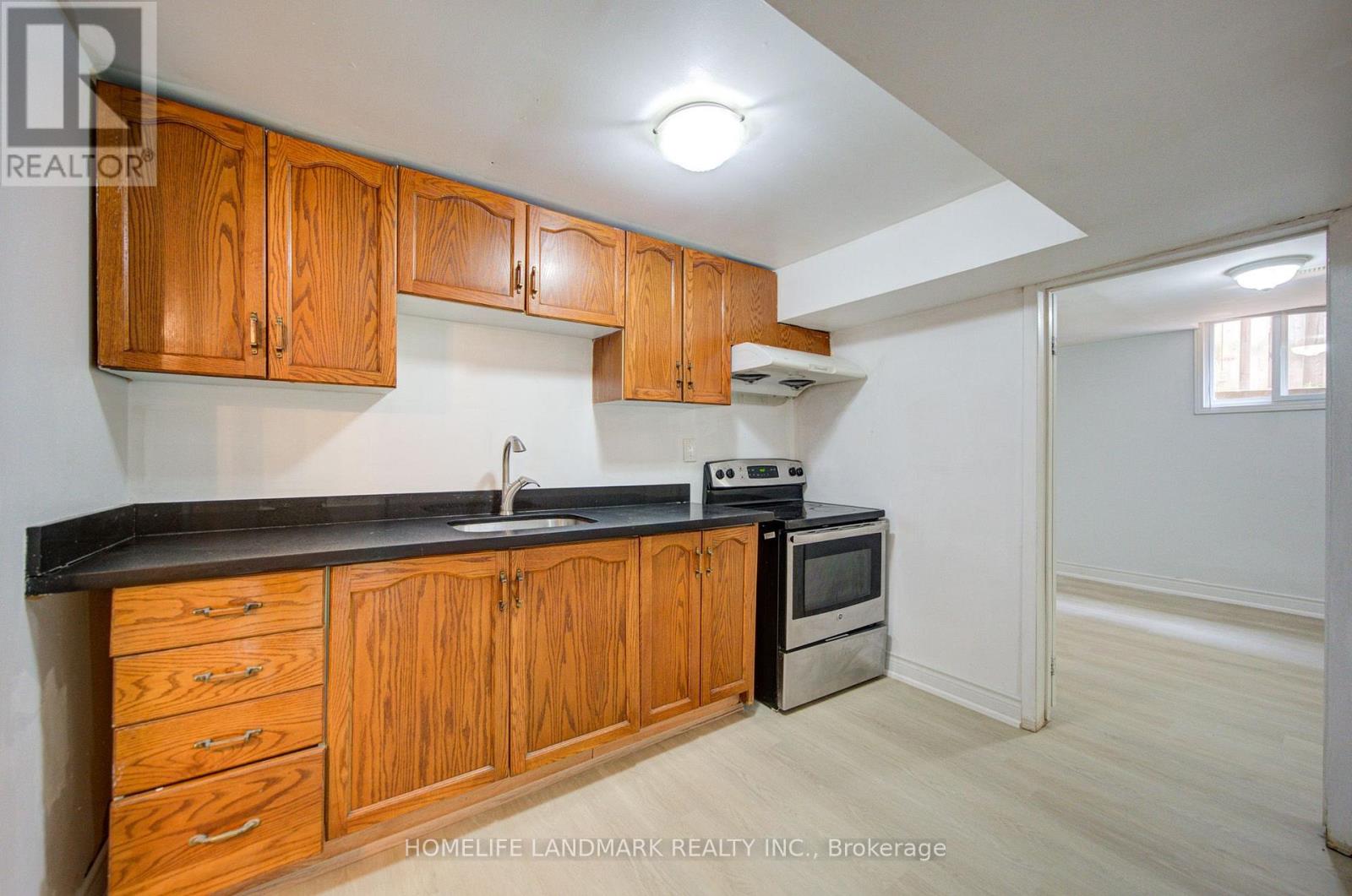 1091 QUEENS AVENUE - 39