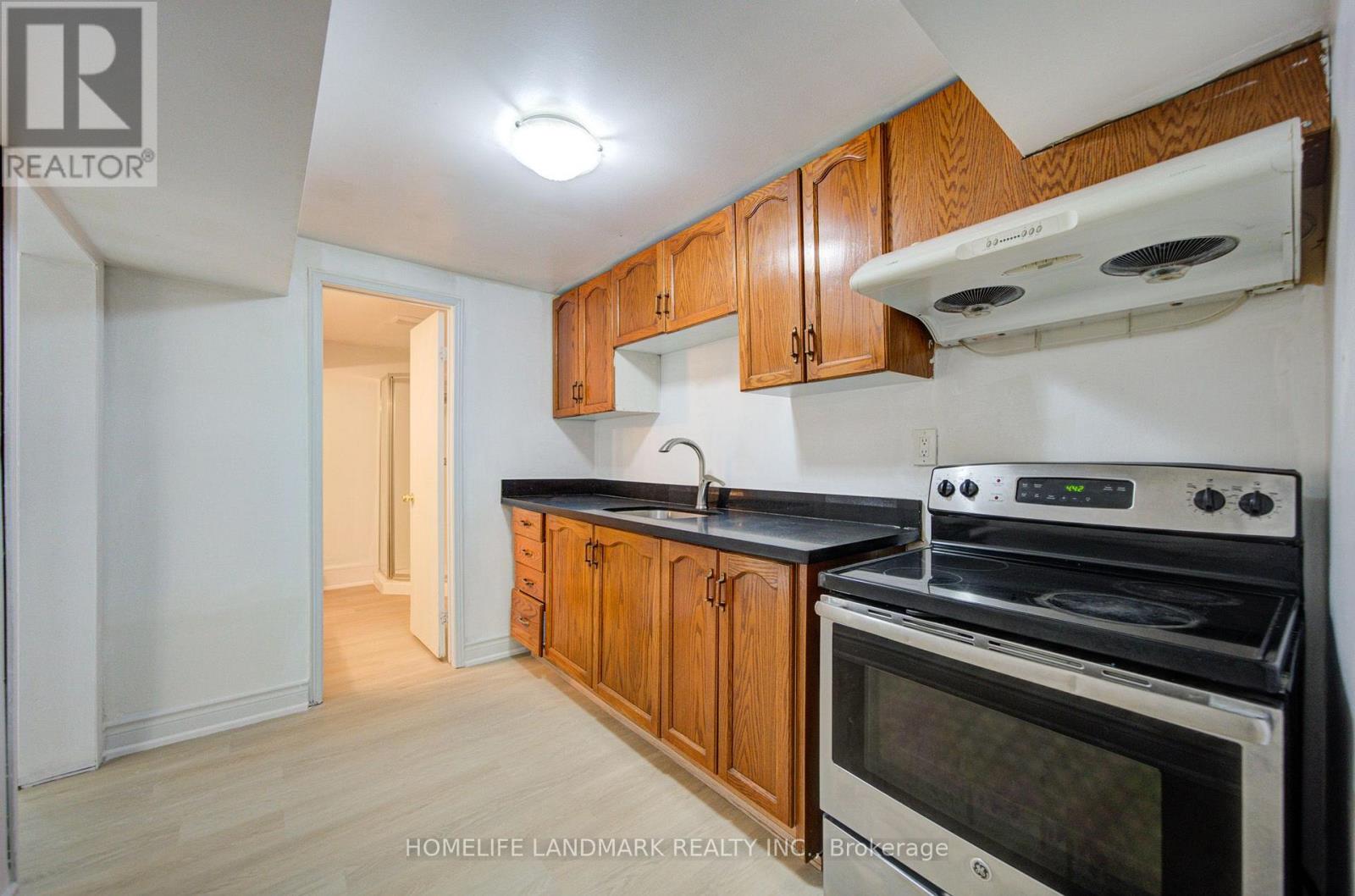 1091 QUEENS AVENUE - 40