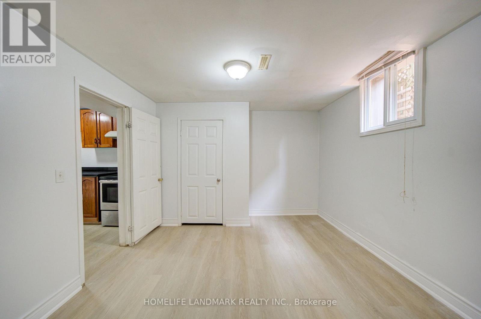 1091 QUEENS AVENUE - 43