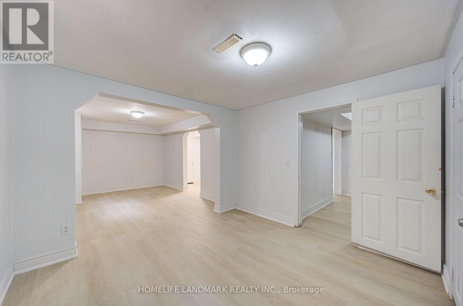1091 QUEENS AVENUE - 44