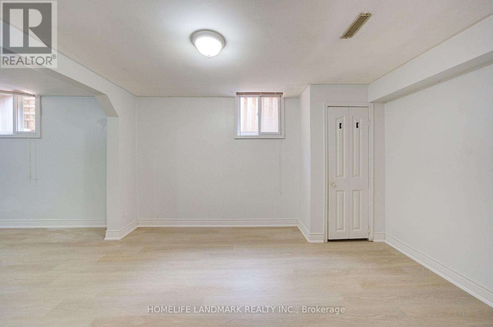1091 QUEENS AVENUE - 45
