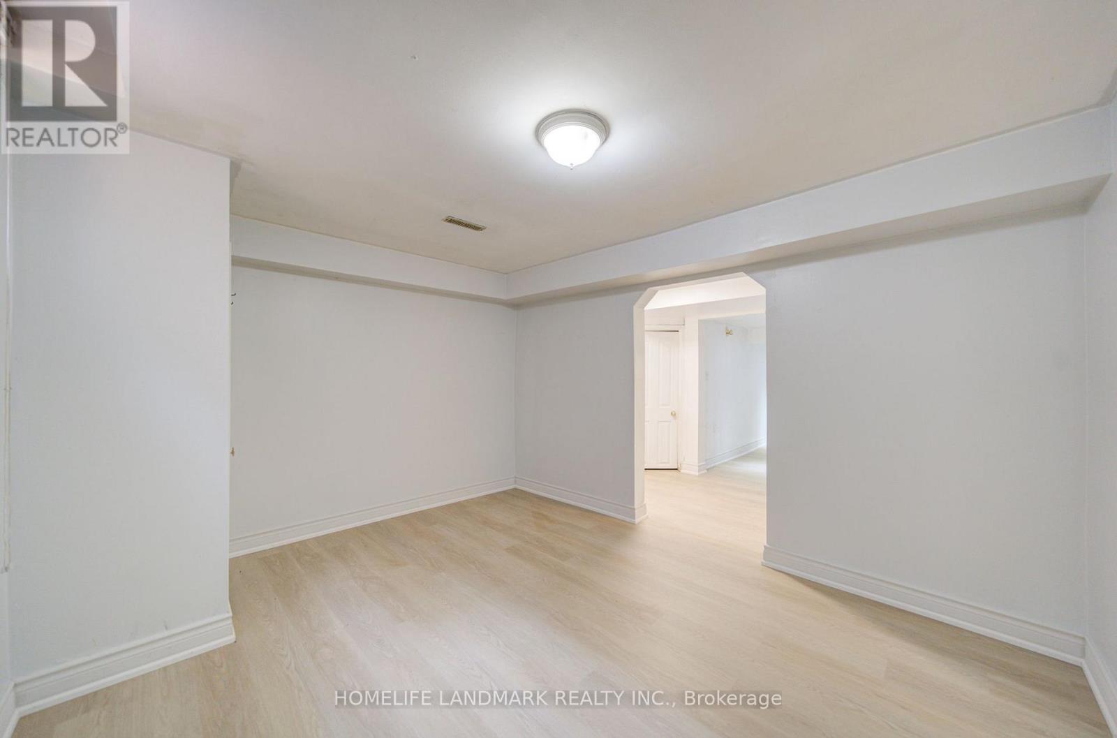 1091 QUEENS AVENUE - 47