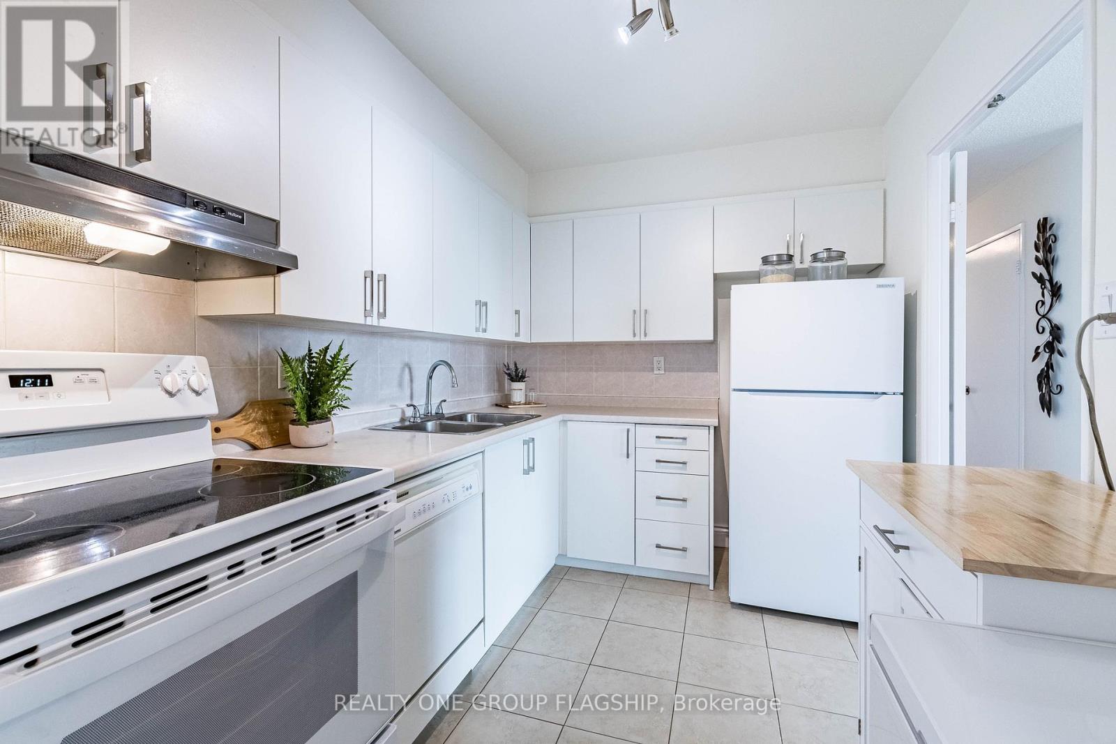 #1209 50 ELM DRIVE E - 11