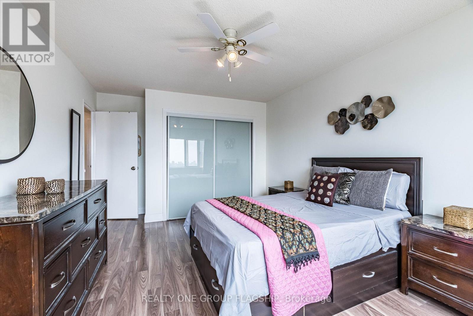 #1209 50 ELM DRIVE E - 16