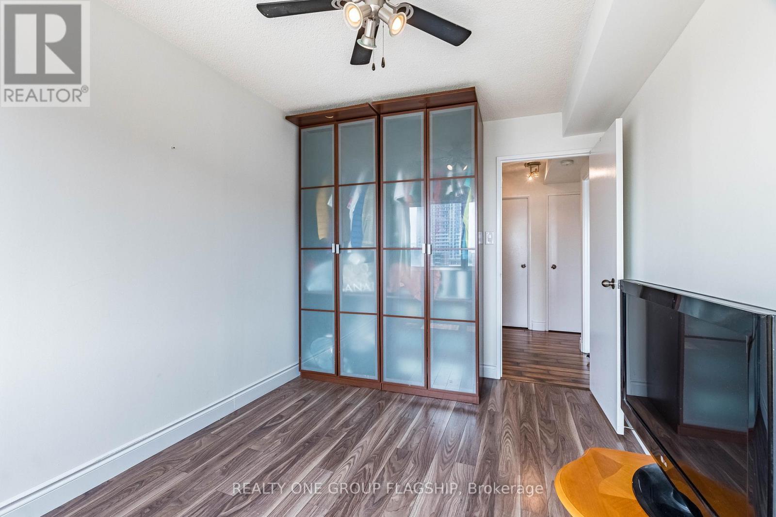 #1209 50 ELM DRIVE E - 17