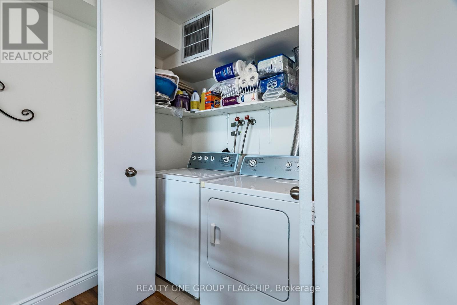 #1209 50 ELM DRIVE E - 19