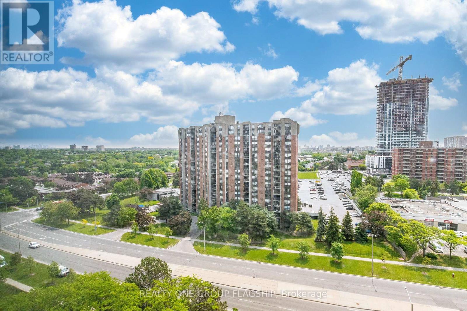 #1209 50 ELM DRIVE E - 21