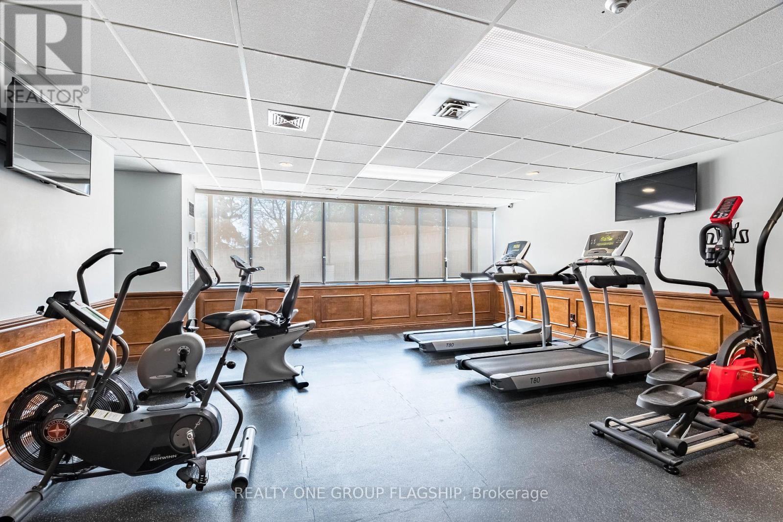 #1209 50 ELM DRIVE E - 22
