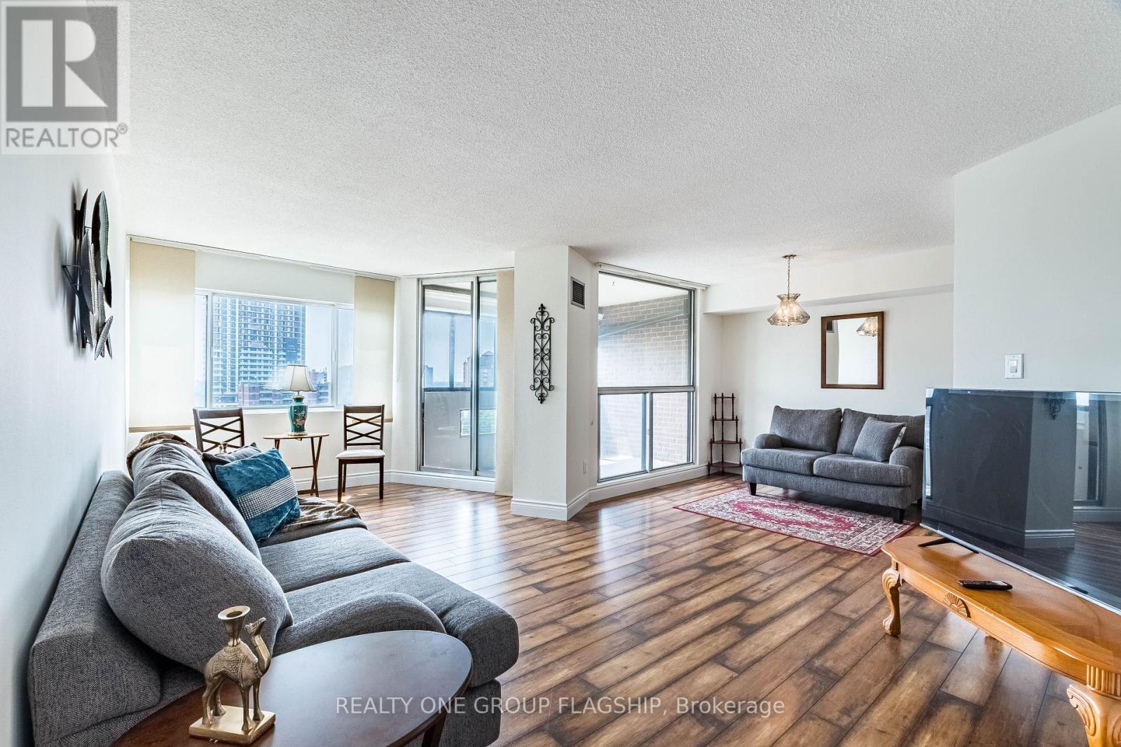 #1209 50 ELM DRIVE E - 8