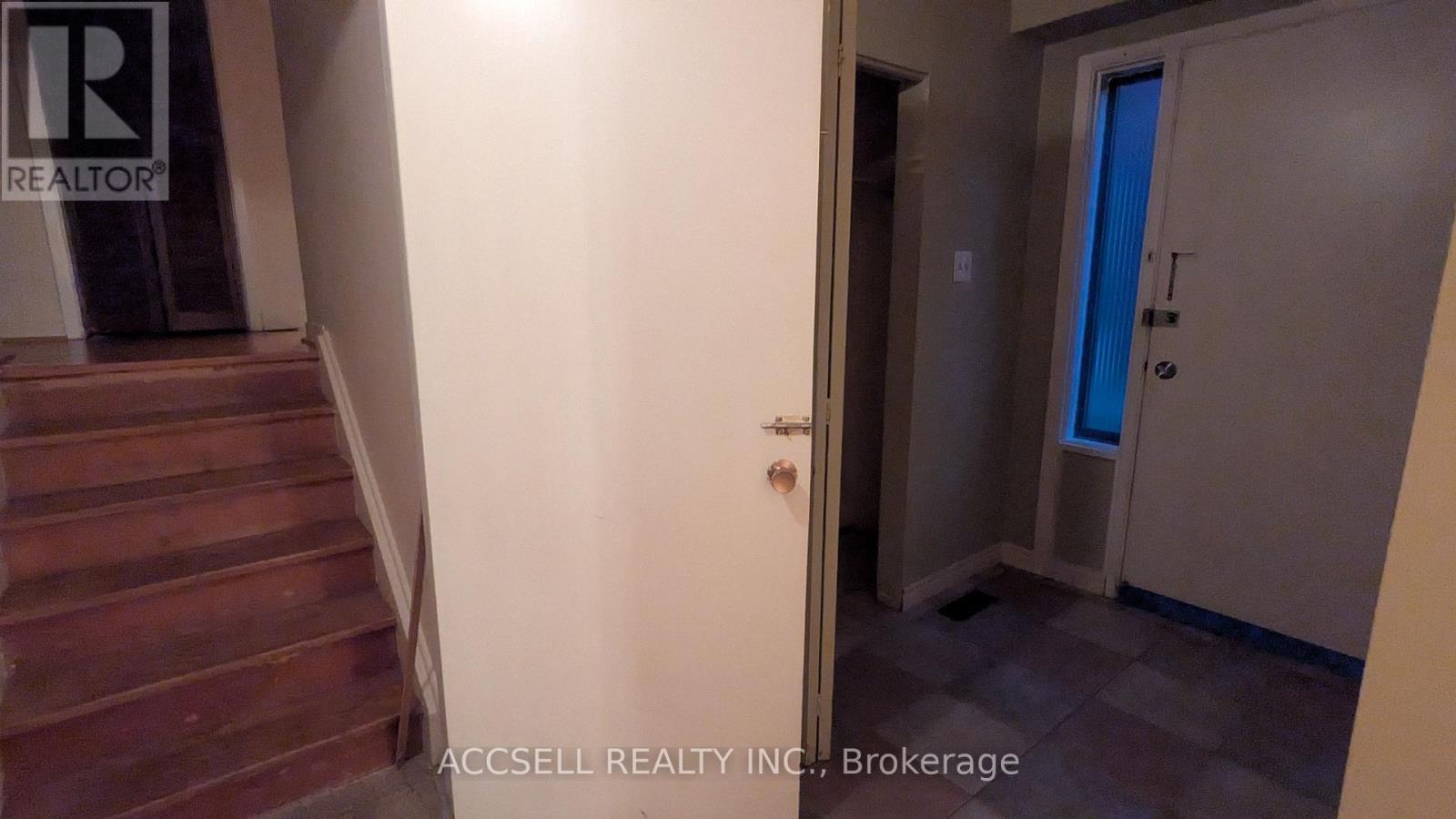 1055 CLAREDALE ROAD - 11