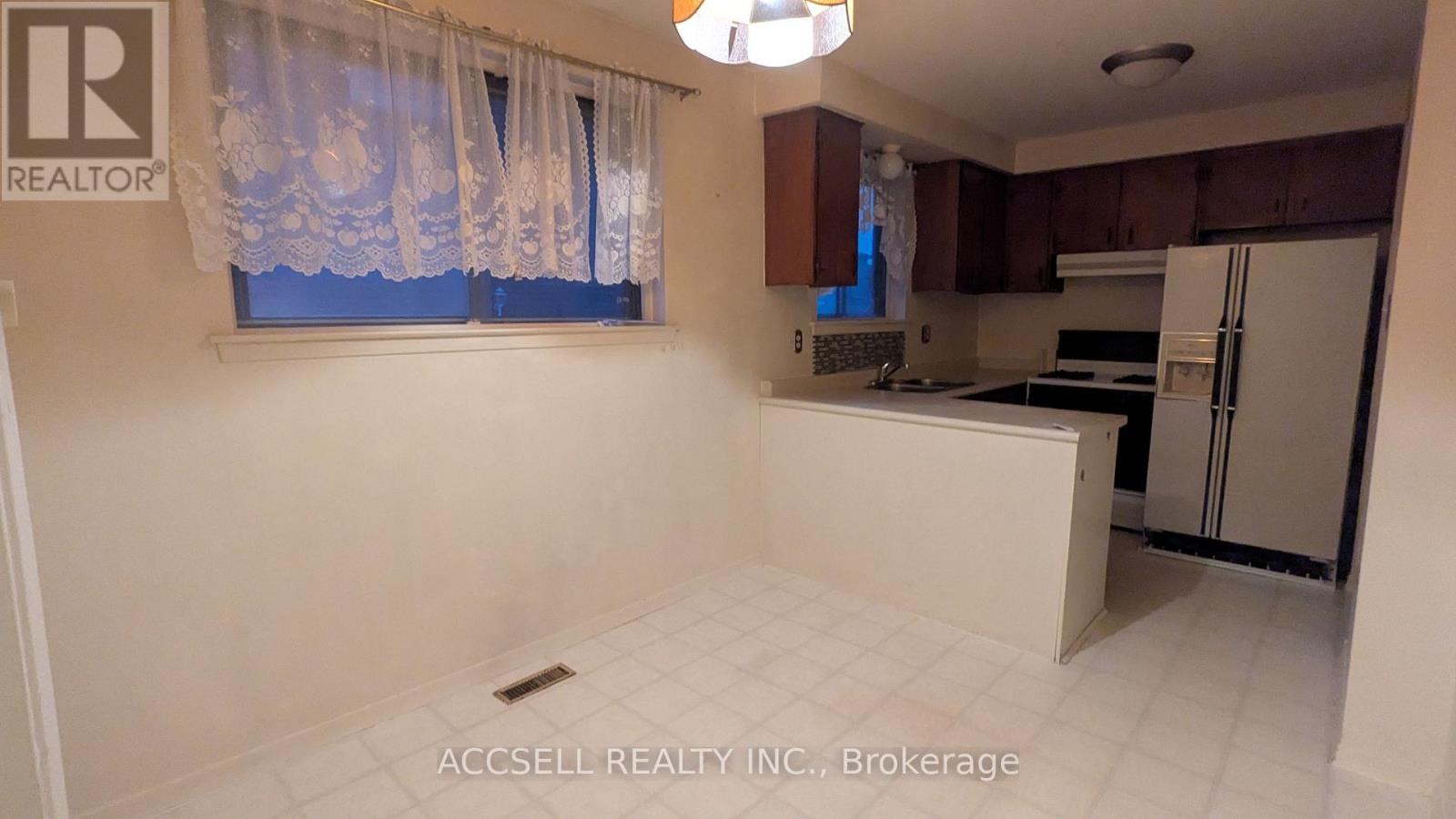 1055 CLAREDALE ROAD - 4