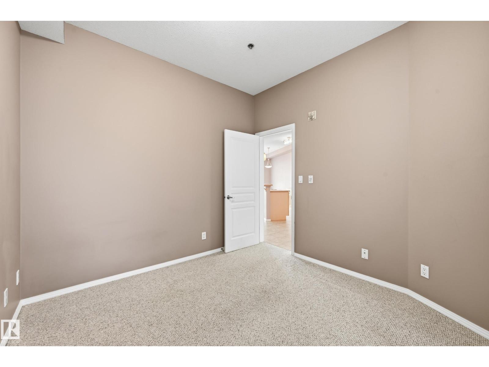 #369 4823 104A ST NW - 26