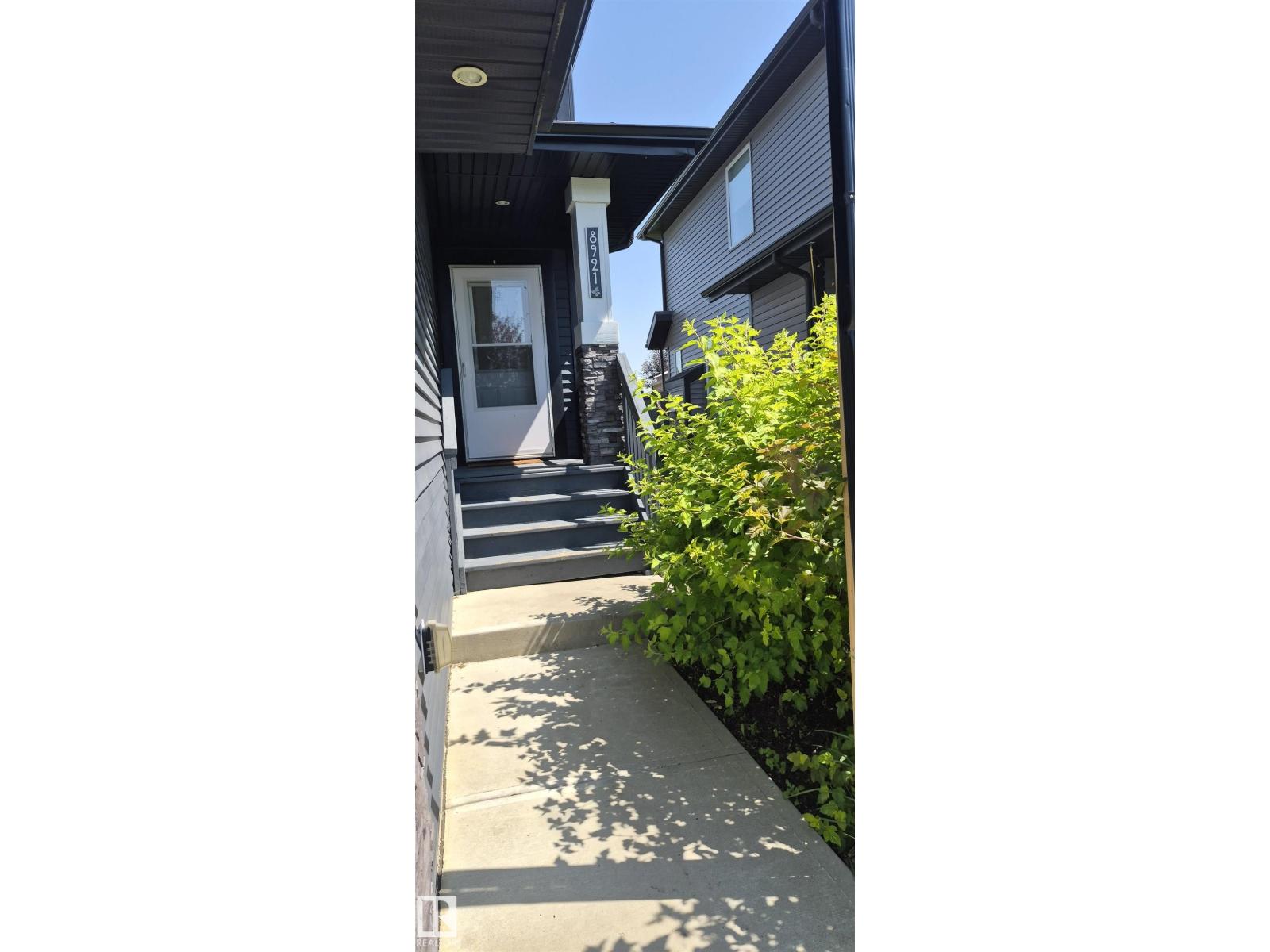 8921 217 ST NW NW - 45