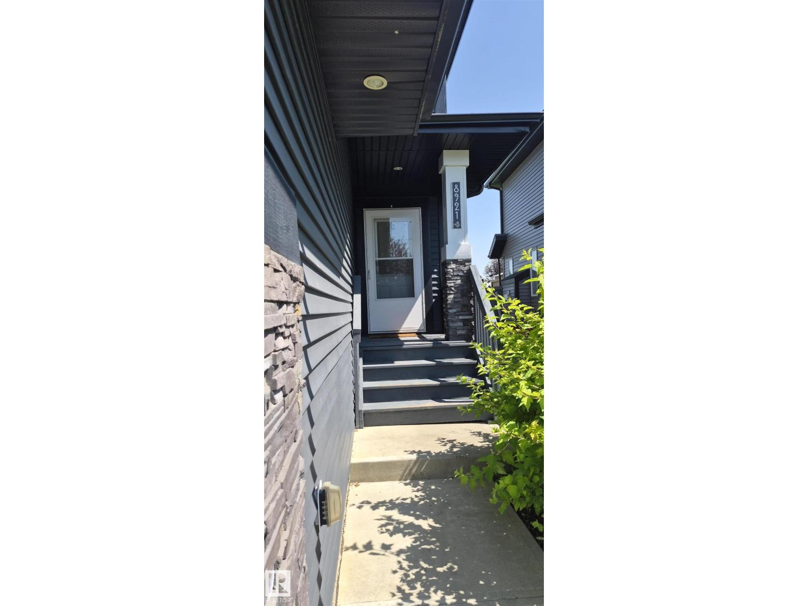 8921 217 ST NW NW - 44