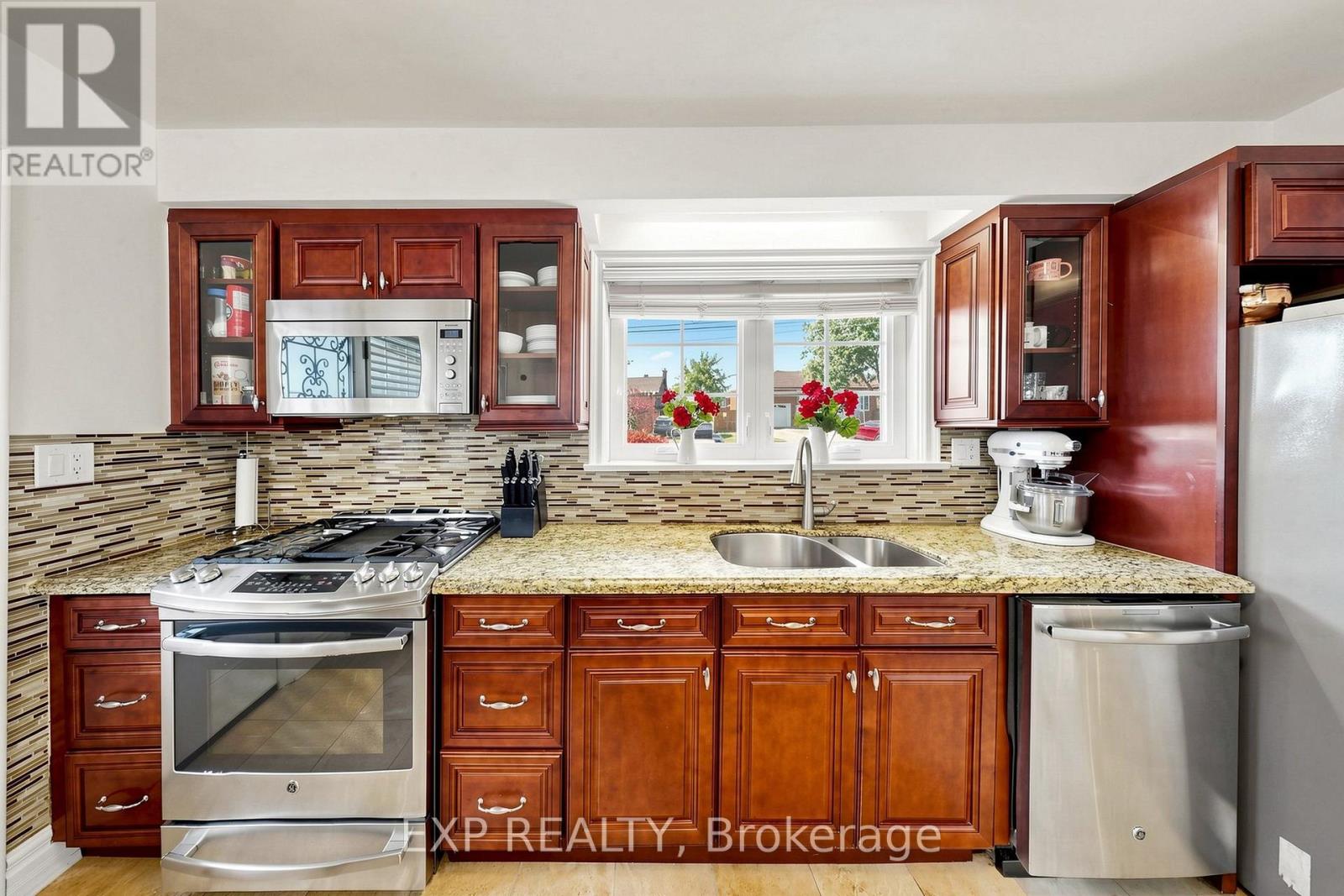 77 LETCHWORTH CRESCENT - 11