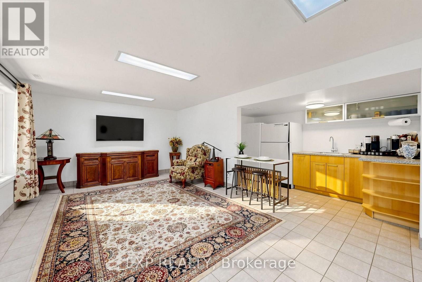 77 LETCHWORTH CRESCENT - 24