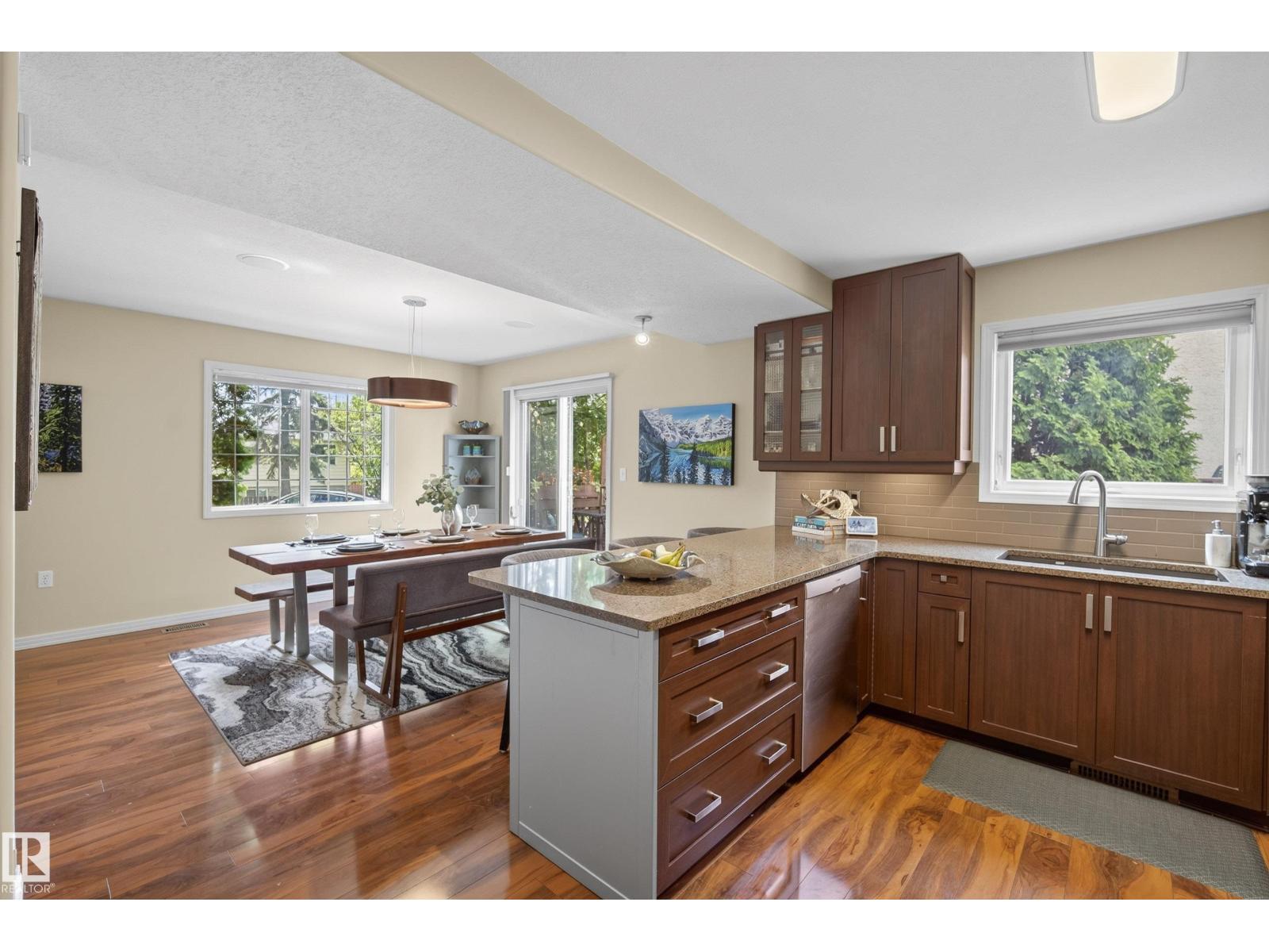 10746 University AV NW NW - 19