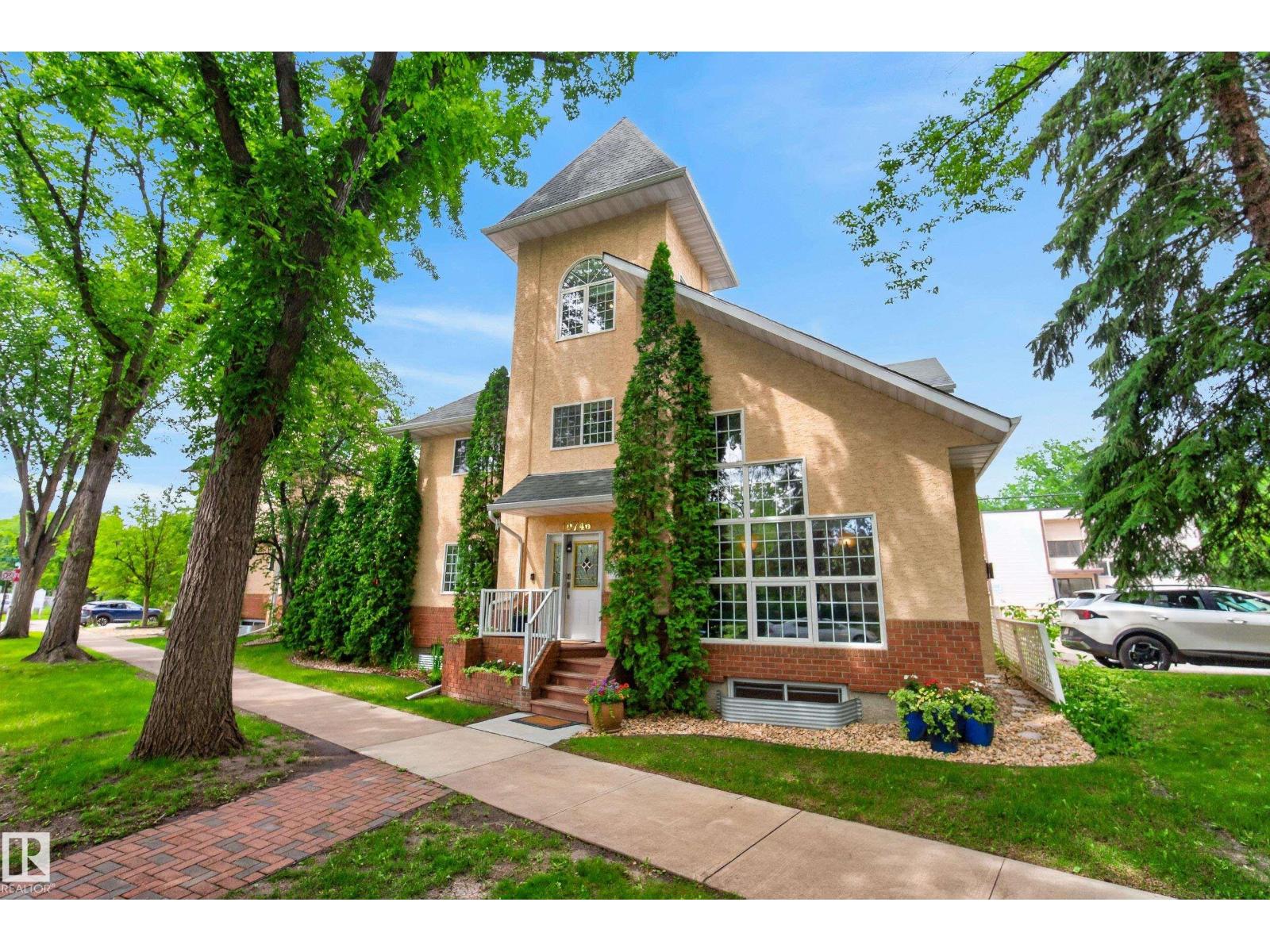 10746 University AV NW NW - 3