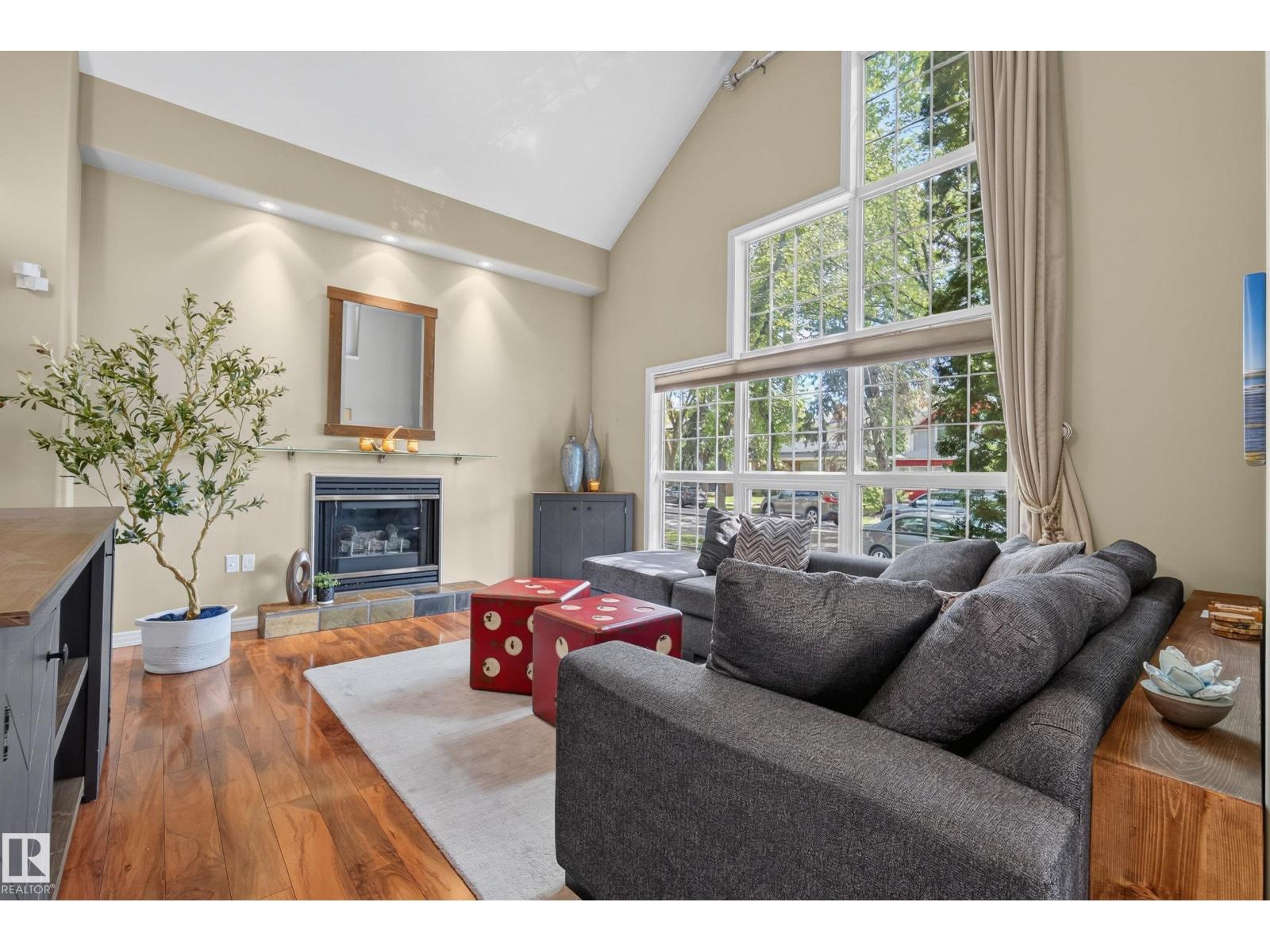 10746 University AV NW NW - 8