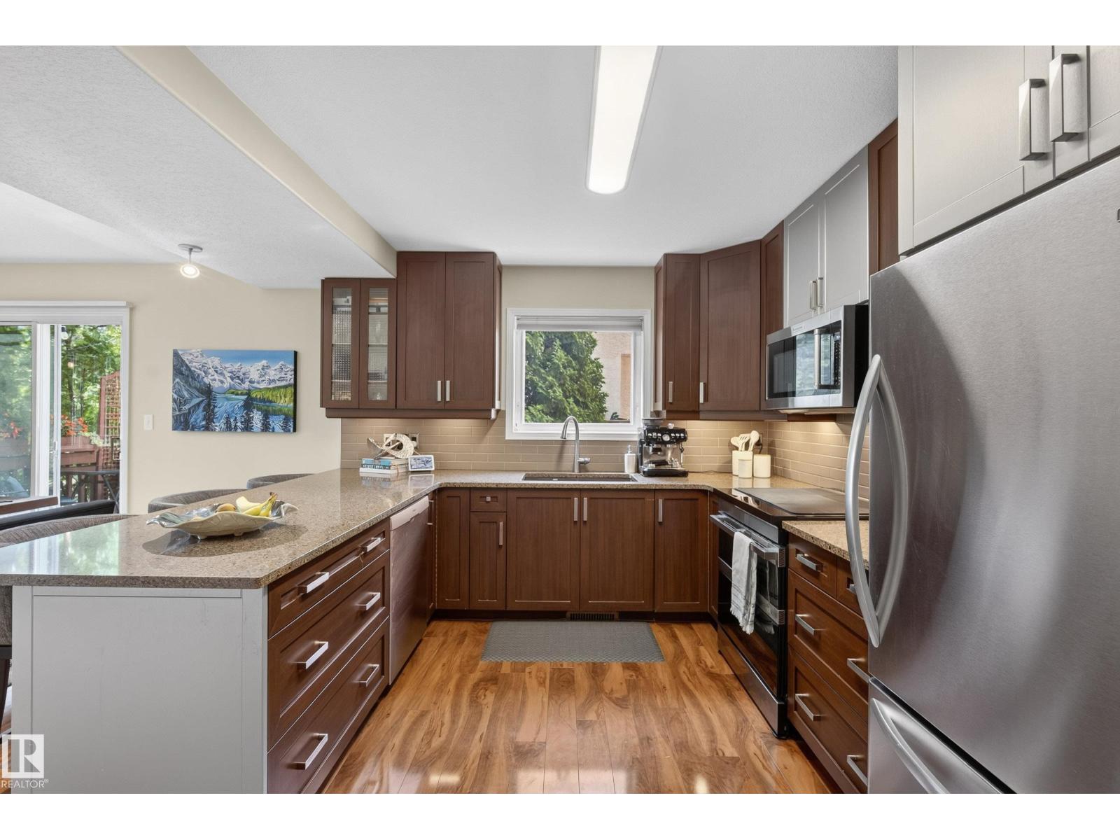 10746 University AV NW NW - 16