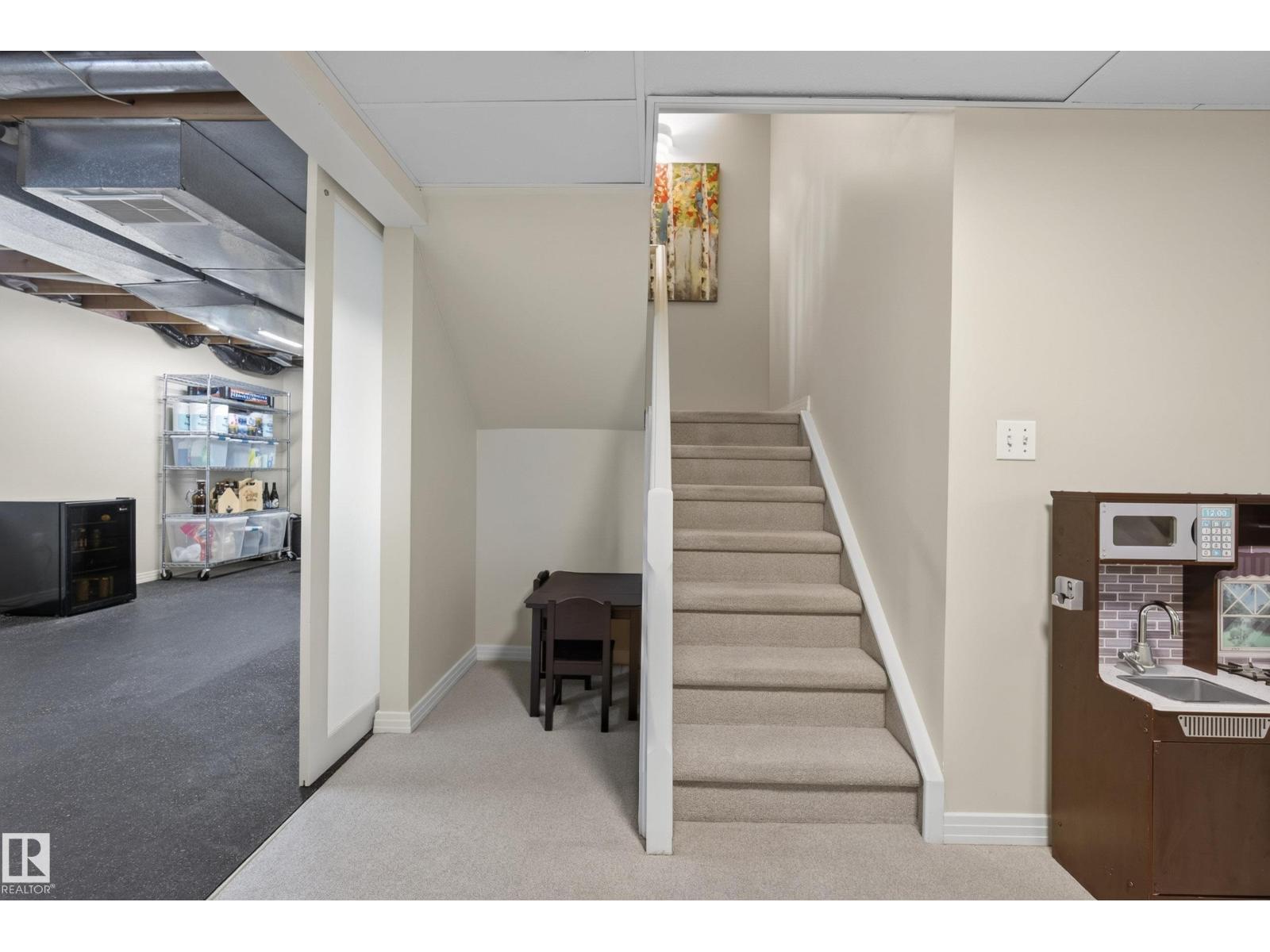 10746 University AV NW NW - 37