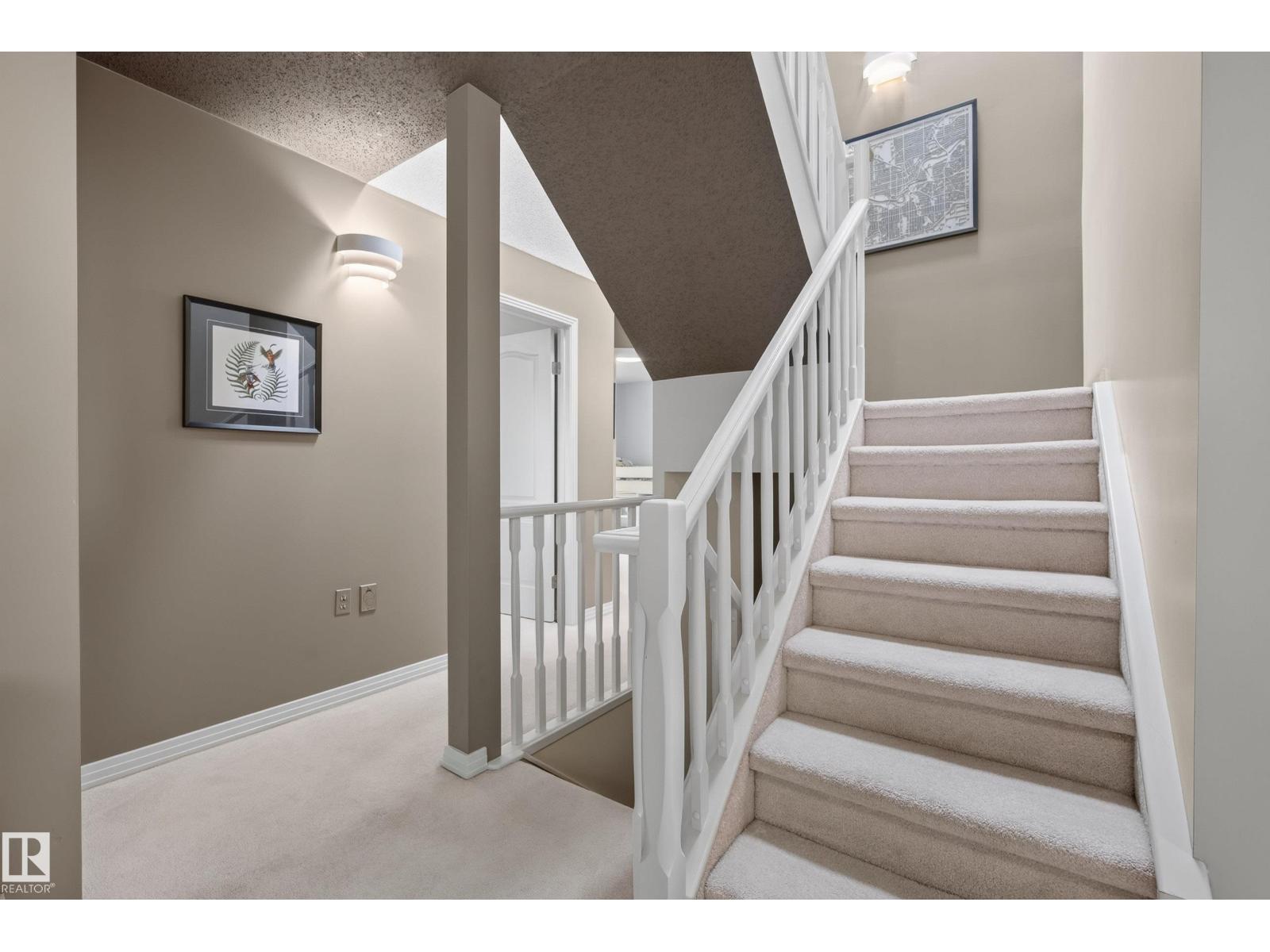 10746 University AV NW NW - 34