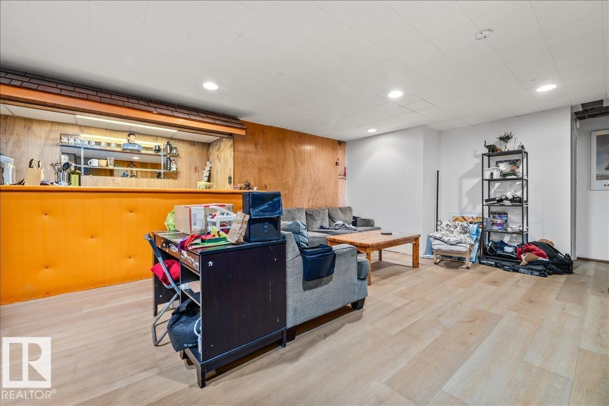 8736 72 ST NW NW - 24
