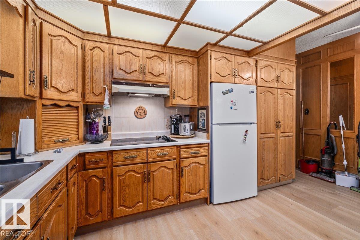 8736 72 ST NW NW - 15
