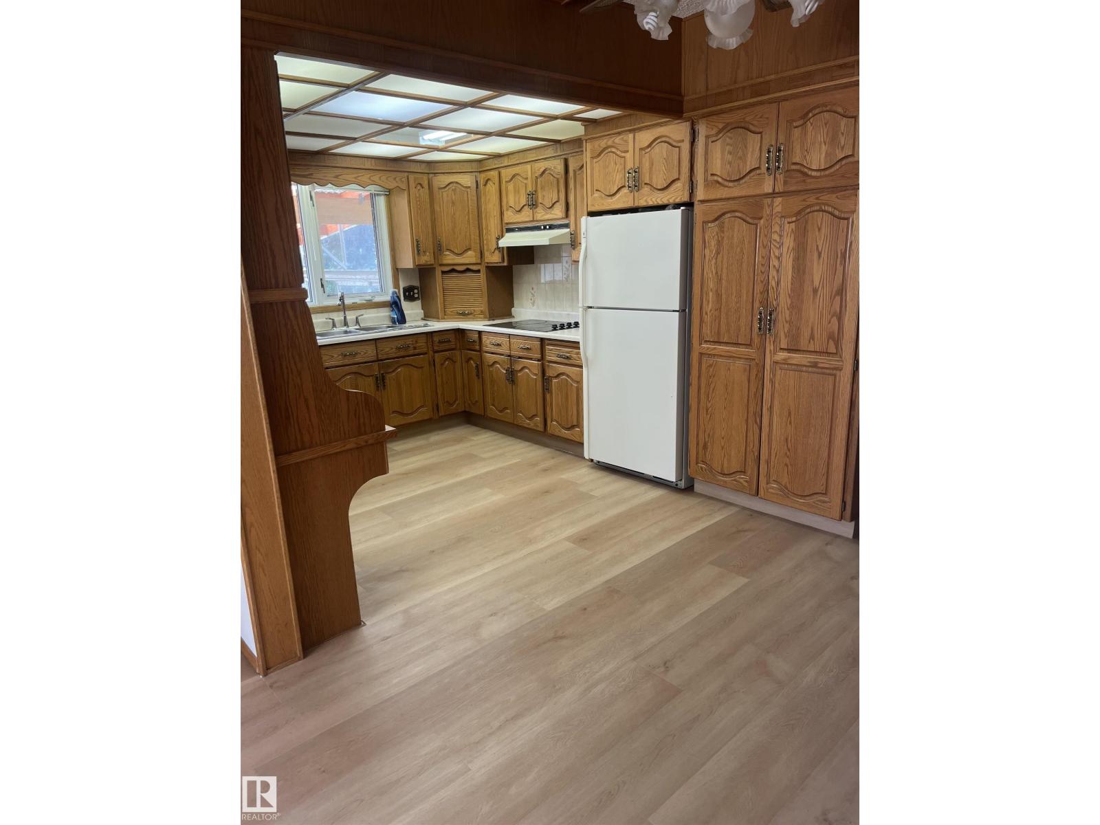 8736 72 ST NW NW - 17