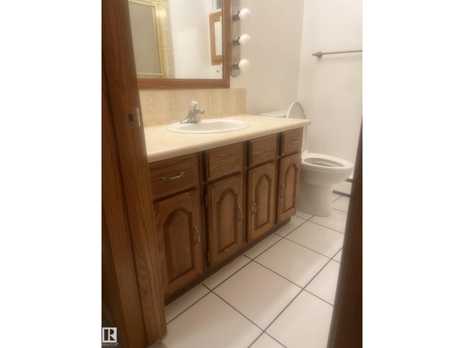 8736 72 ST NW NW - 18