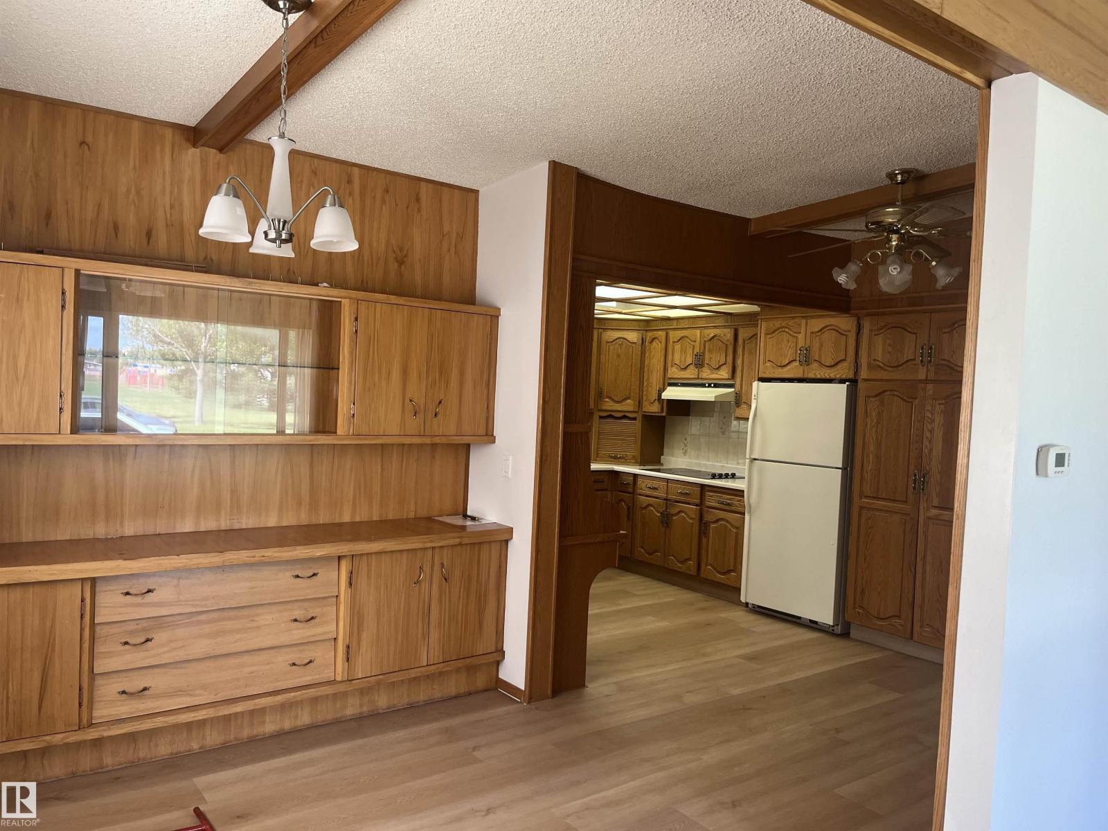 8736 72 ST NW NW - 14