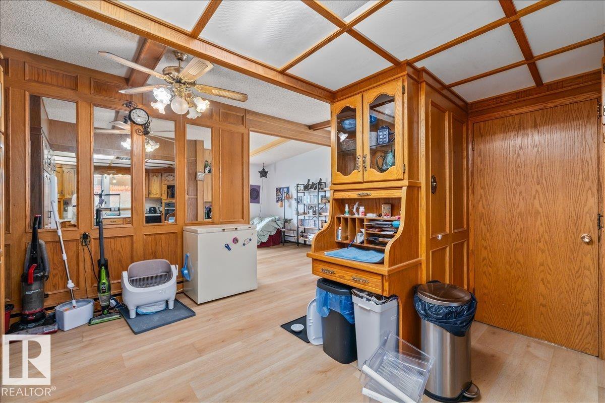 8736 72 ST NW NW - 16