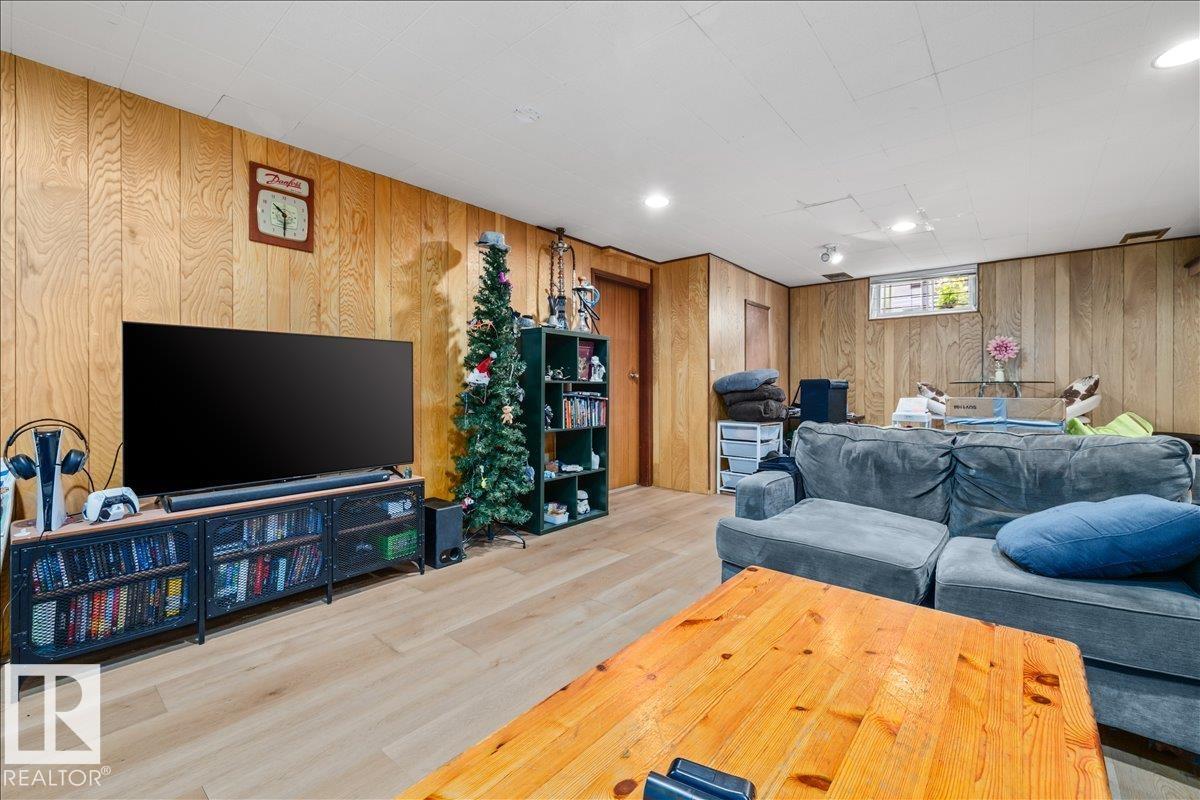 8736 72 ST NW NW - 31