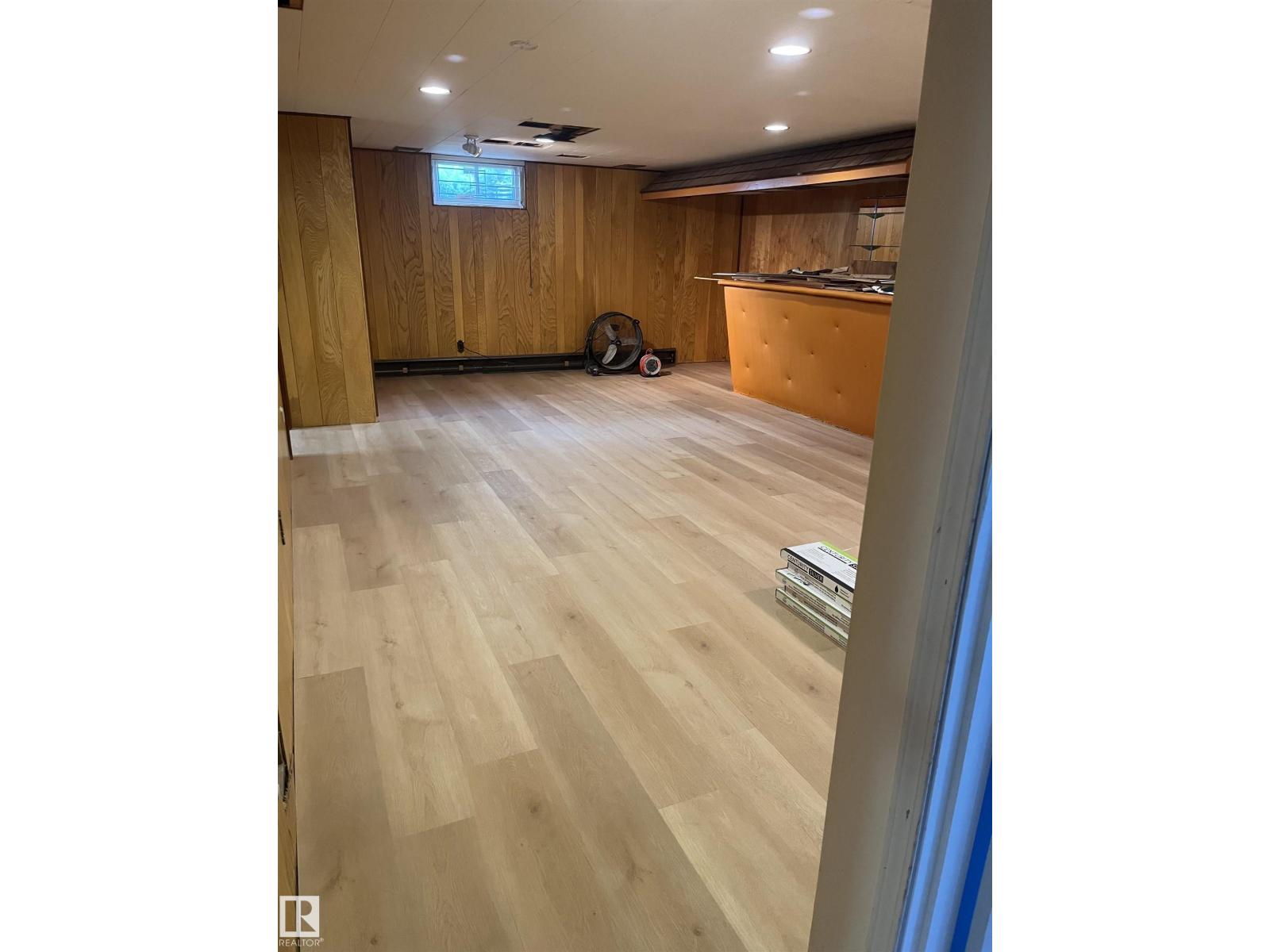 8736 72 ST NW NW - 30