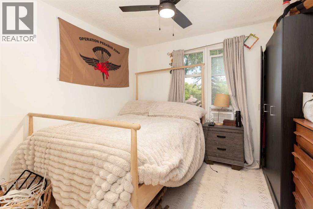 910 8 Street S - 22