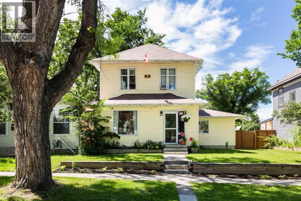 910 8 Street S - 1