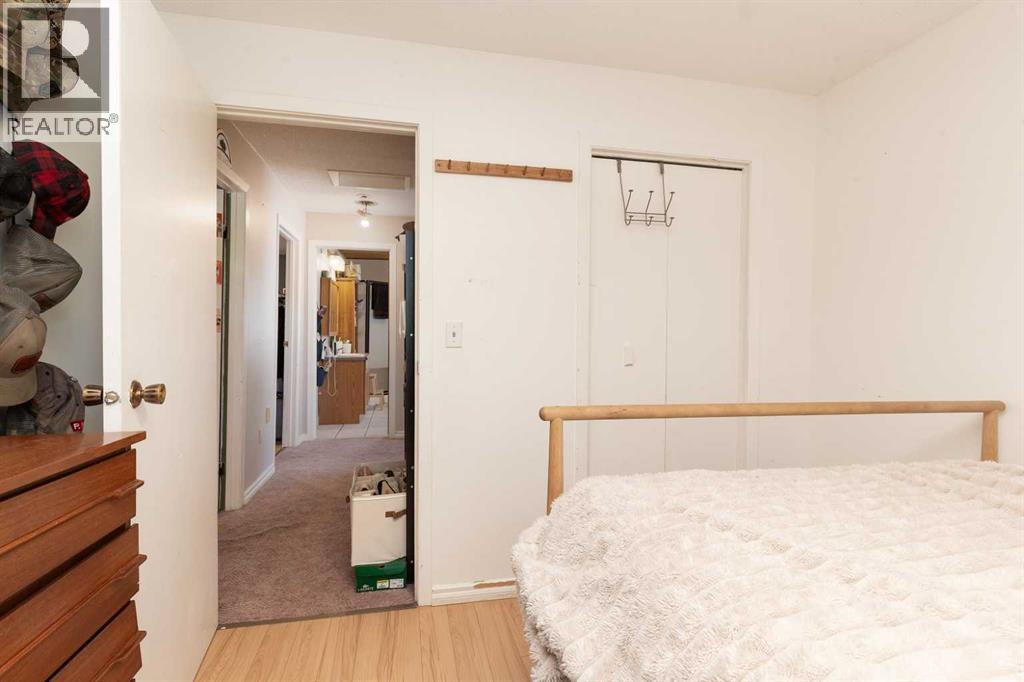 910 8 Street S - 23