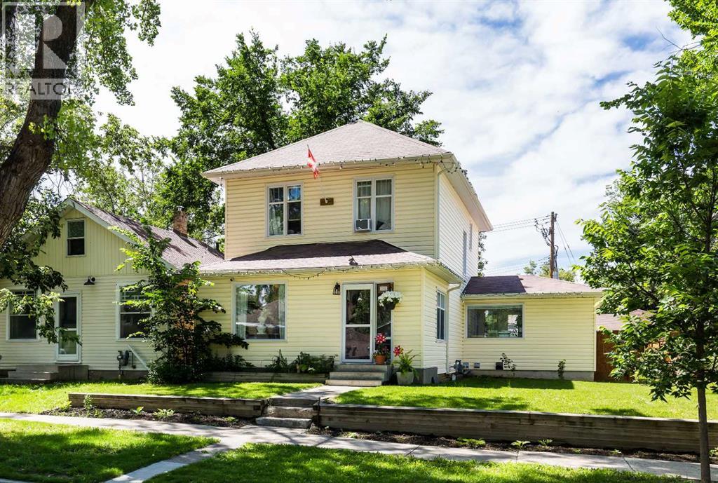 910 8 Street S - 2