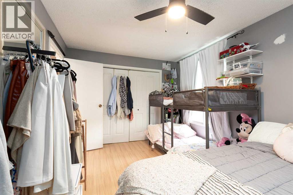 910 8 Street S - 18