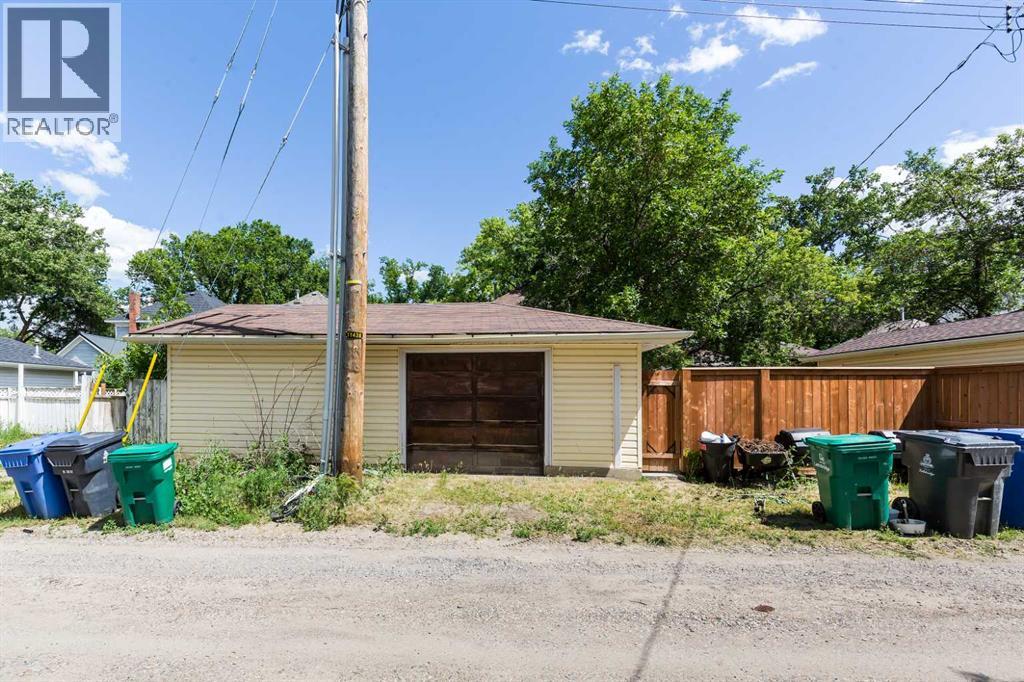 910 8 Street S - 34