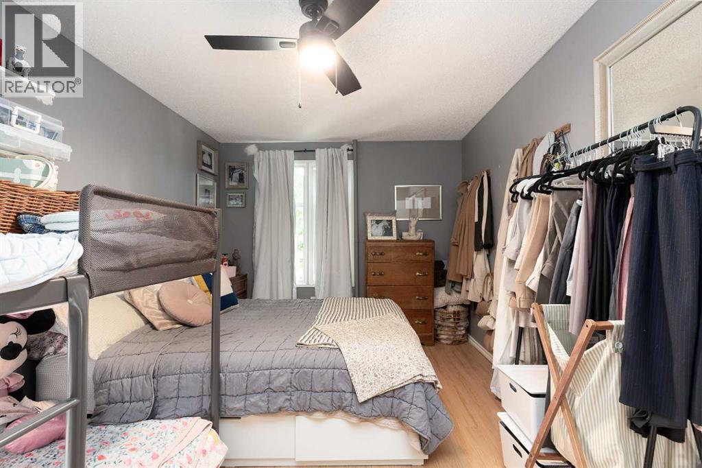 910 8 Street S - 17