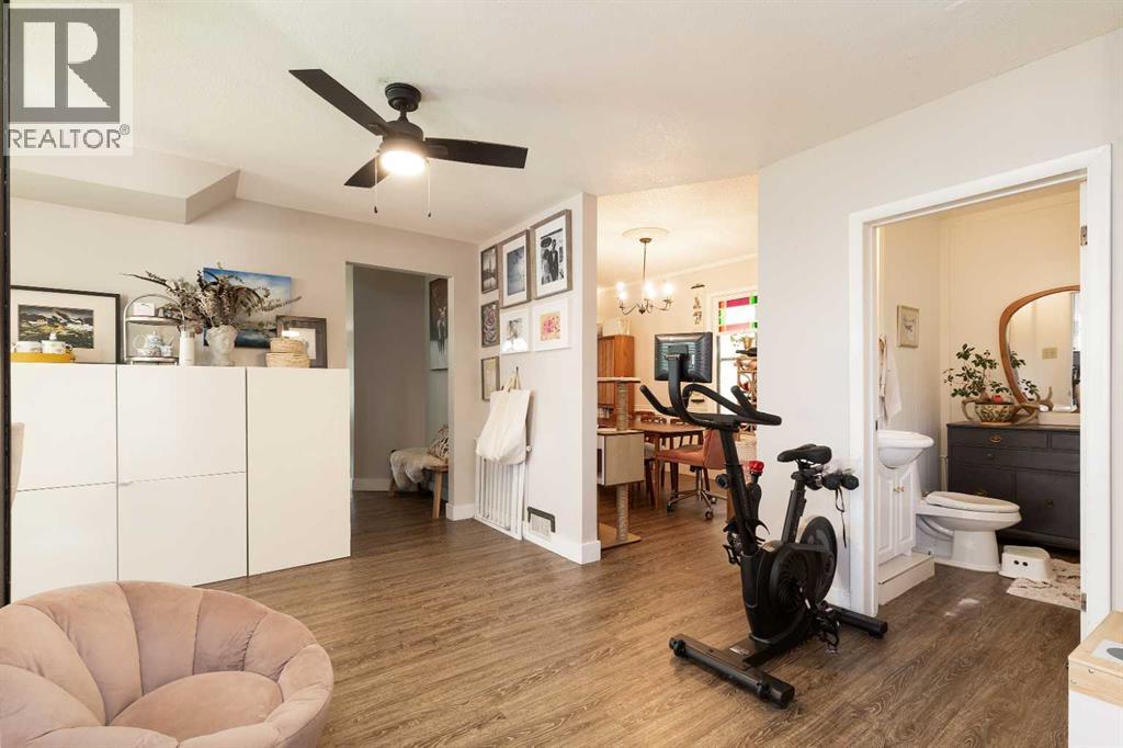 910 8 Street S - 14