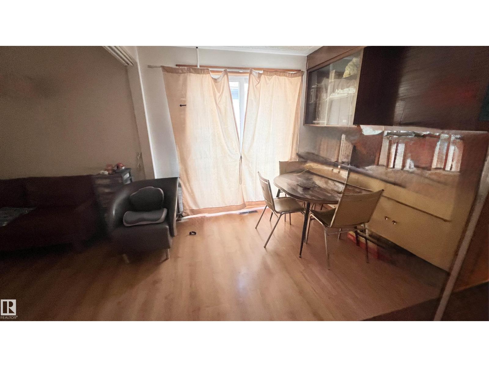 11404 92 ST NW - 5