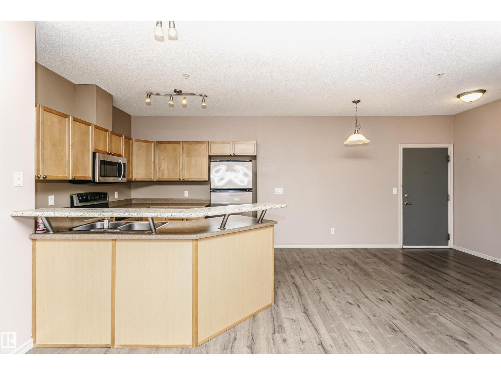 #205 226 MACEWAN RD SW - 8