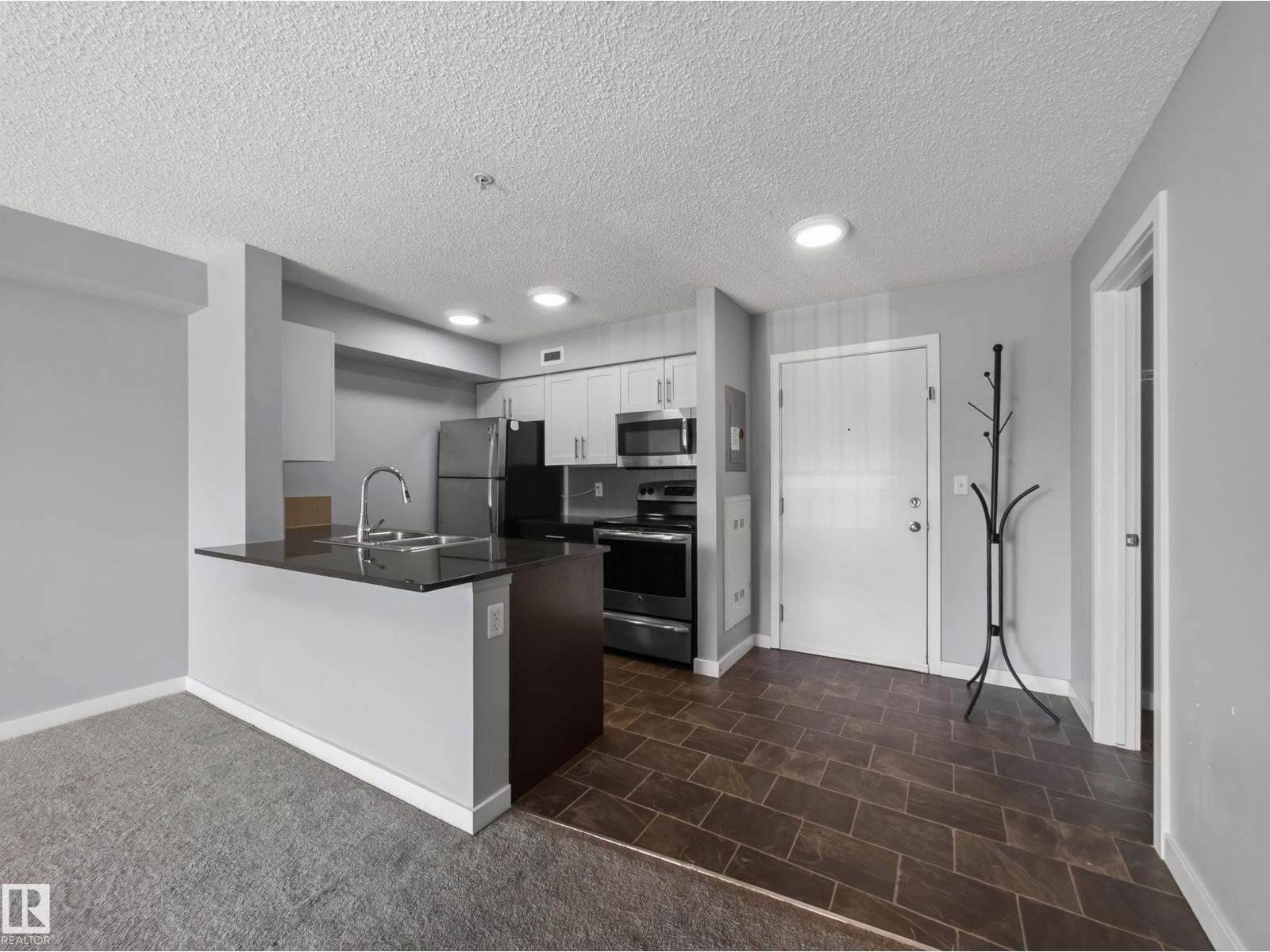 #217 12045 22 AV SW - 17