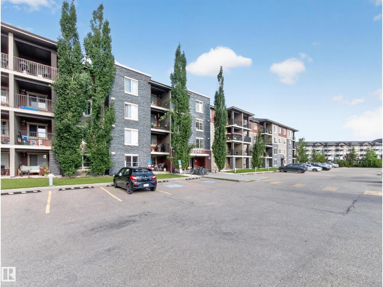 #217 12045 22 AV SW - 4