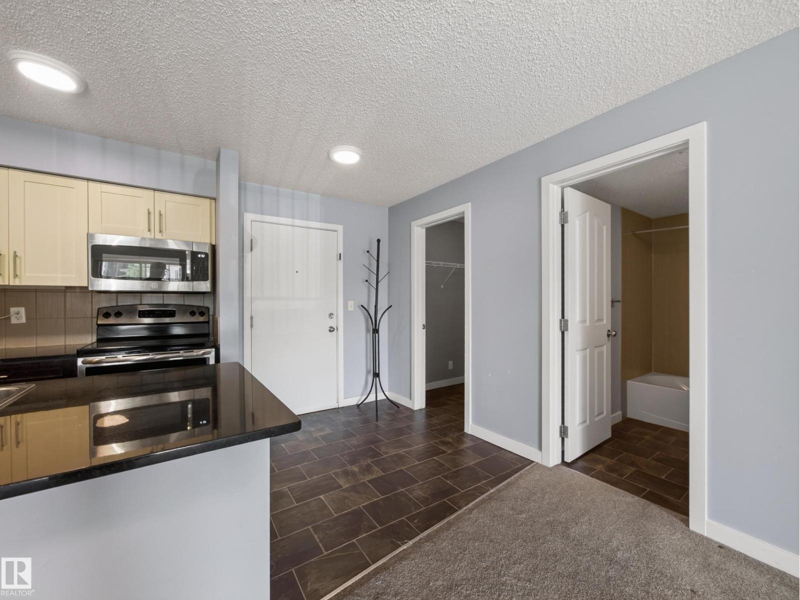 #217 12045 22 AV SW - 20