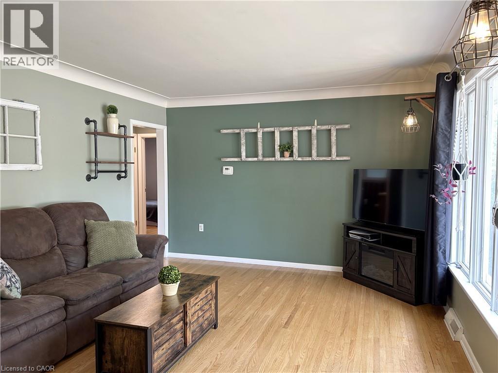 3-bedroom home for sale at 20 FOSTER Street, Simcoe ON · photo 7 of 41